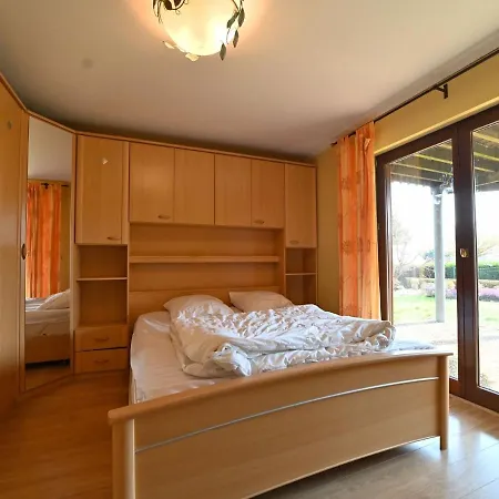 Holiday home Le Hibou Is A Very Spacious Holiday For 6 Adults And 2 Children Noiseux